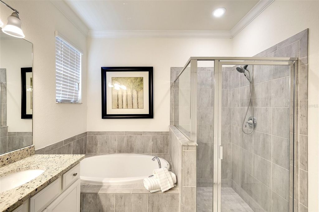 Image 13 of property listing at 10221 LOCH LOMOND DRIVE, Bradenton, FL 34211