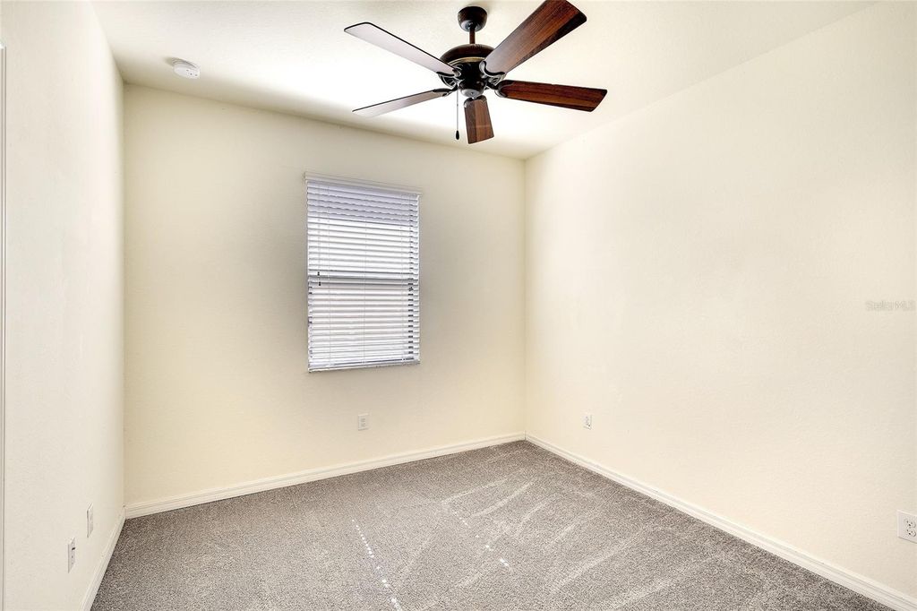 Image 14 of property listing at 10221 LOCH LOMOND DRIVE, Bradenton, FL 34211