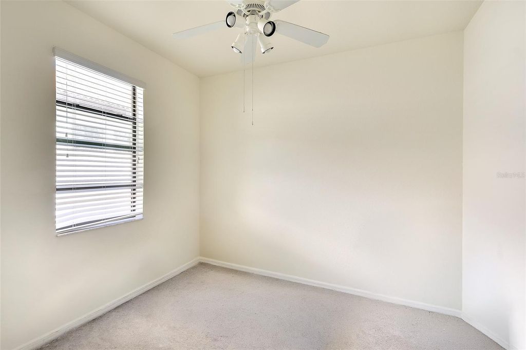 Image 17 of property listing at 10221 LOCH LOMOND DRIVE, Bradenton, FL 34211