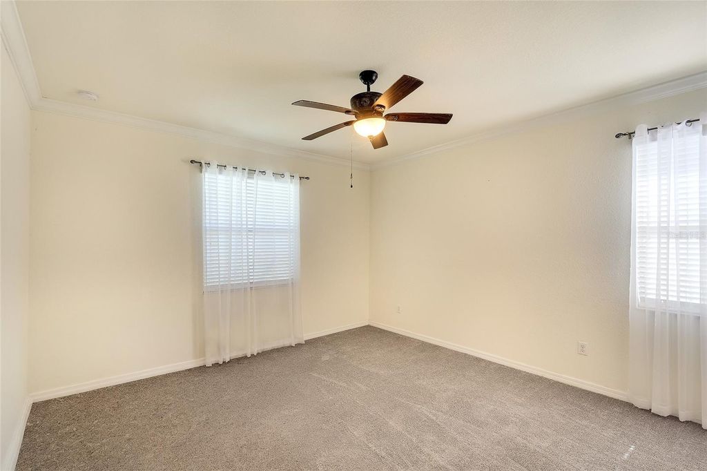 Image 19 of property listing at 10221 LOCH LOMOND DRIVE, Bradenton, FL 34211