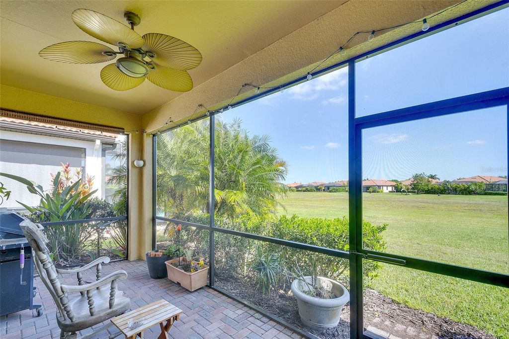 Image 3 of property listing at 10221 LOCH LOMOND DRIVE, Bradenton, FL 34211