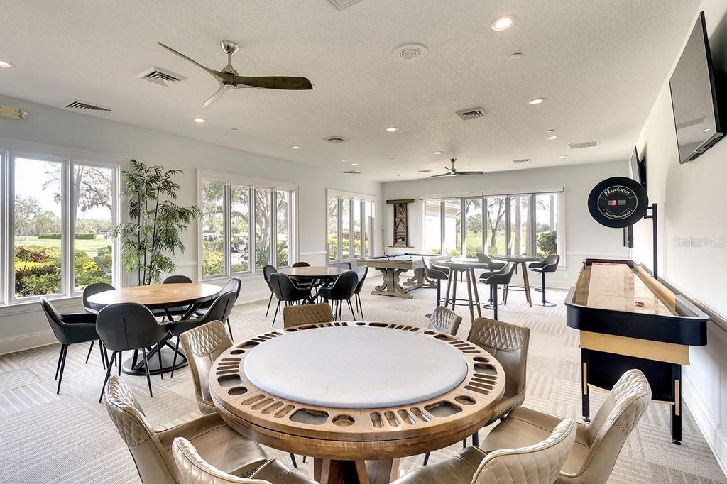 Image 35 of property listing at 10221 LOCH LOMOND DRIVE, Bradenton, FL 34211