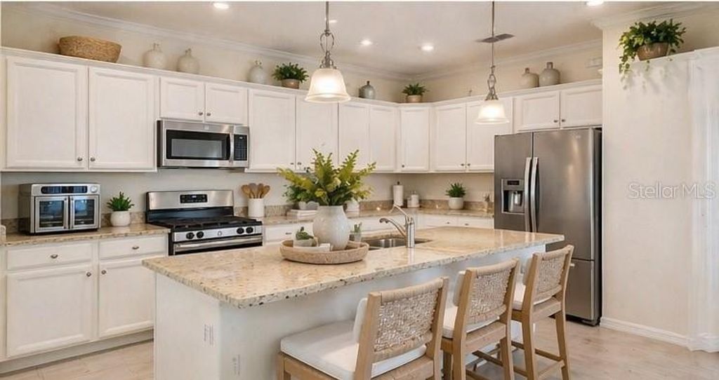 Image 5 of property listing at 10221 LOCH LOMOND DRIVE, Bradenton, FL 34211