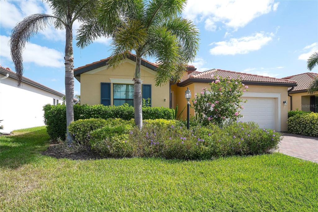Image 43 of property listing at 10221 LOCH LOMOND DRIVE, Bradenton, FL 34211