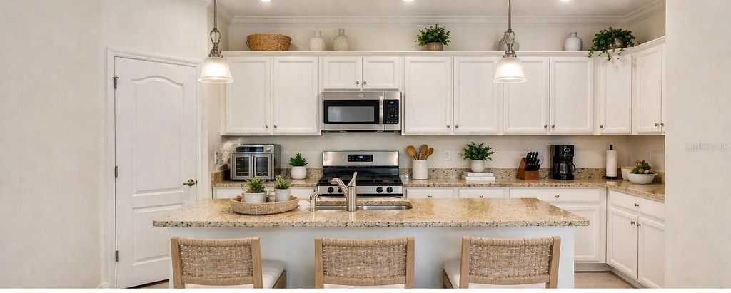 Image 7 of property listing at 10221 LOCH LOMOND DRIVE, Bradenton, FL 34211