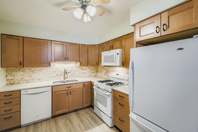 1575 Sandpebble Drive 113, Wheeling, IL 60090