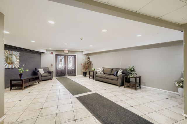 1575 Sandpebble Drive 113, Wheeling, IL 60090