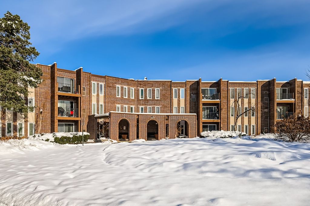 1575 Sandpebble Drive 113, Wheeling, IL 60090