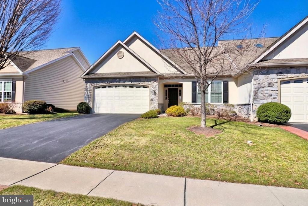 1349 WORTHINGTON DR, Mount Joy, PA 17552