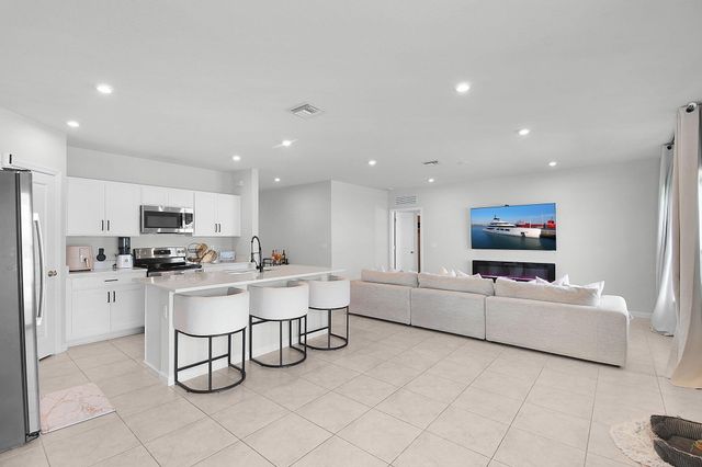 113 Dabou Loop, Belle Glade, FL 33430