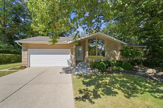 2224 Berry Hill Drive, Grove City, OH 43123