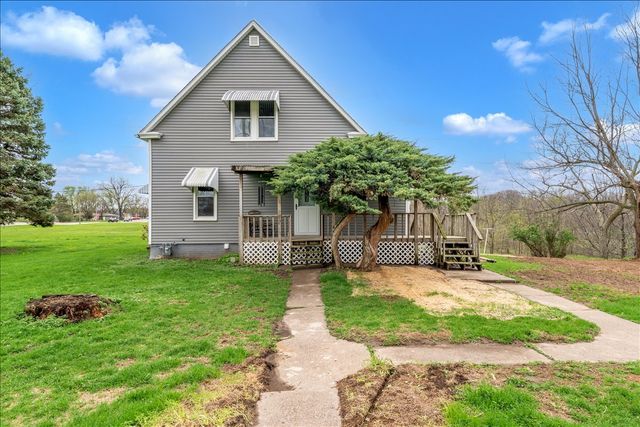8850 Ridgewood Road, Rock Island, IL 61201