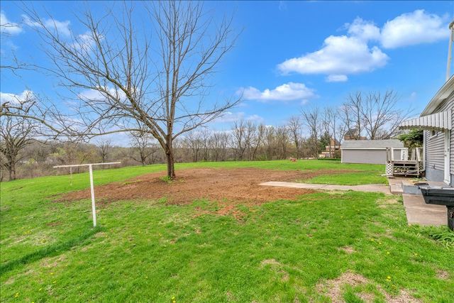 8850 Ridgewood Road, Rock Island, IL 61201