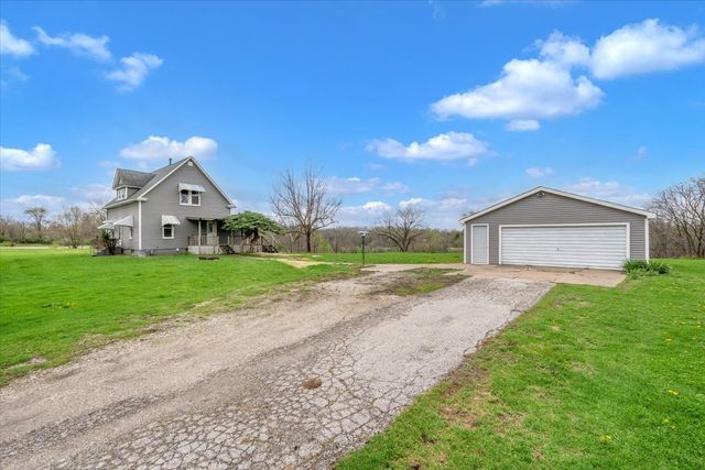 8850 Ridgewood Road, Rock Island, IL 61201