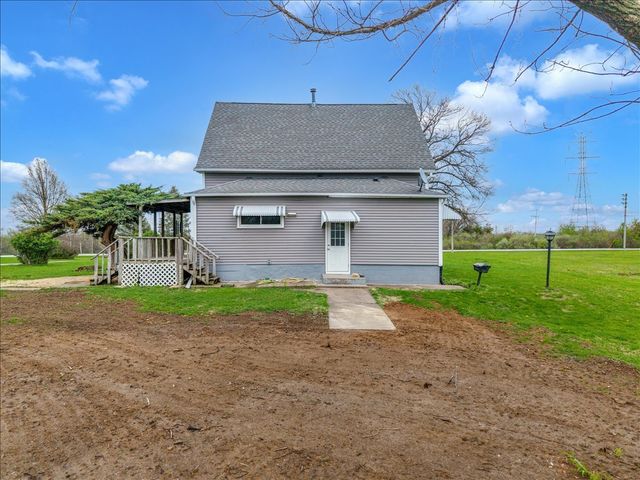 8850 Ridgewood Road, Rock Island, IL 61201