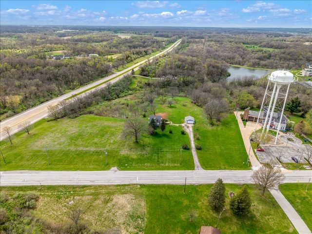 8850 Ridgewood Road, Rock Island, IL 61201