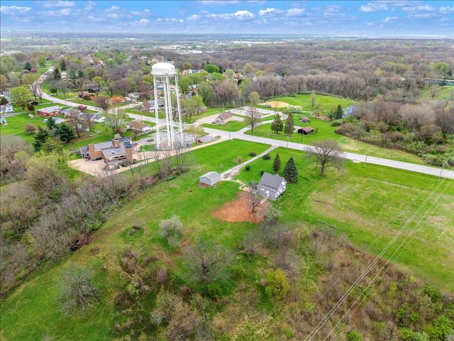 8850 Ridgewood Road, Rock Island, IL 61201