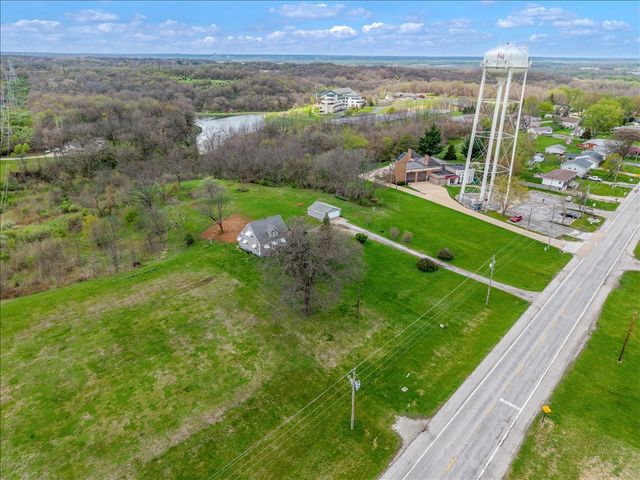 8850 Ridgewood Road, Rock Island, IL 61201