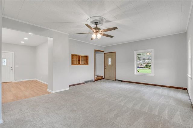 8850 Ridgewood Road, Rock Island, IL 61201