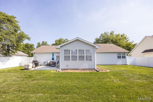 15 Michelle Drive, Mascoutah, IL 62258