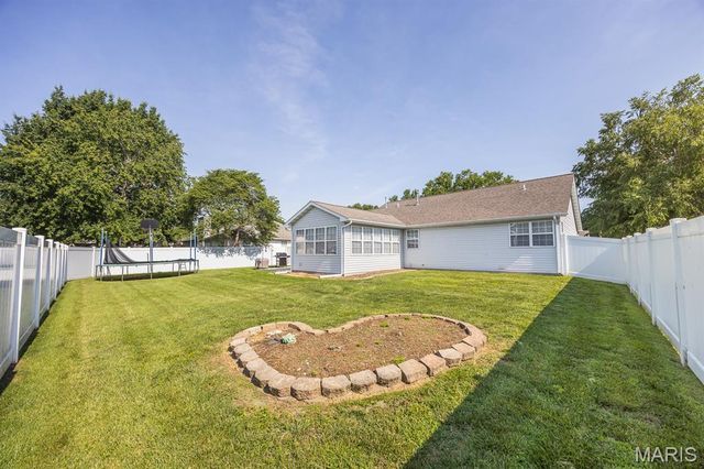 15 Michelle Drive, Mascoutah, IL 62258