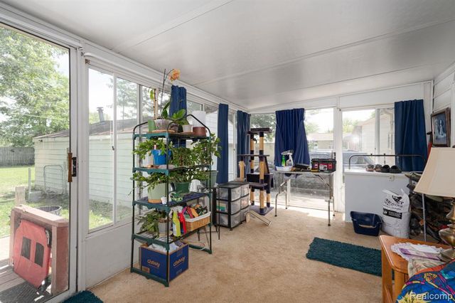 2109 Deerfield Drive, Flint, MI 48532