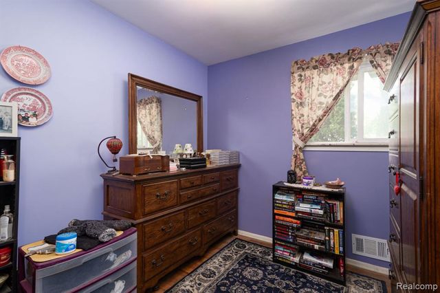 2109 Deerfield Drive, Flint, MI 48532