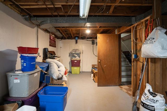 2109 Deerfield Drive, Flint, MI 48532