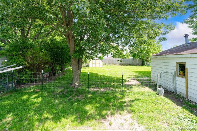 2109 Deerfield Drive, Flint, MI 48532