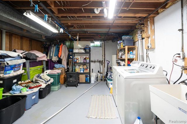 2109 Deerfield Drive, Flint, MI 48532