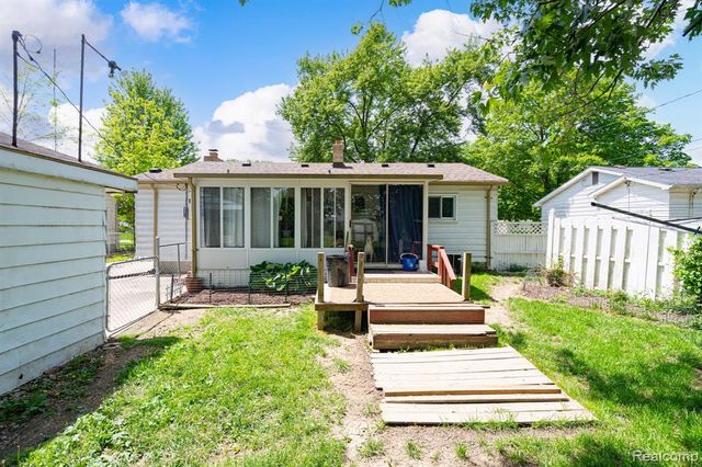 2109 Deerfield Drive, Flint, MI 48532