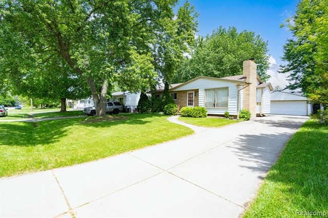 2109 Deerfield Drive, Flint, MI 48532