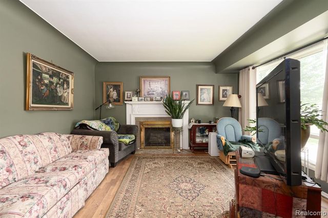 2109 Deerfield Drive, Flint, MI 48532