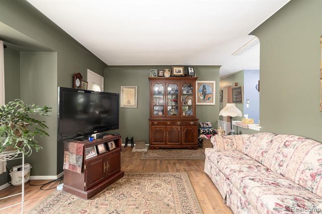 2109 Deerfield Drive, Flint, MI 48532