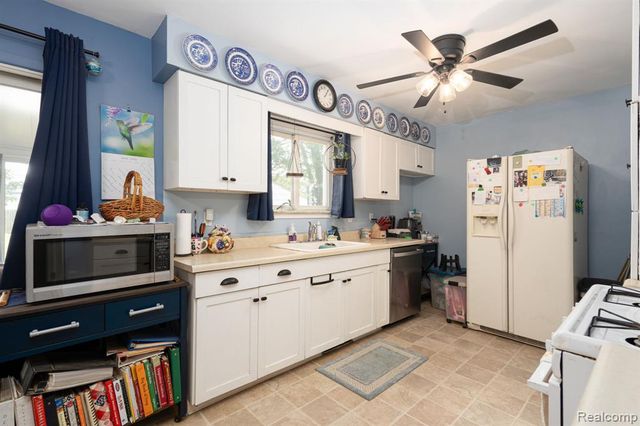 2109 Deerfield Drive, Flint, MI 48532