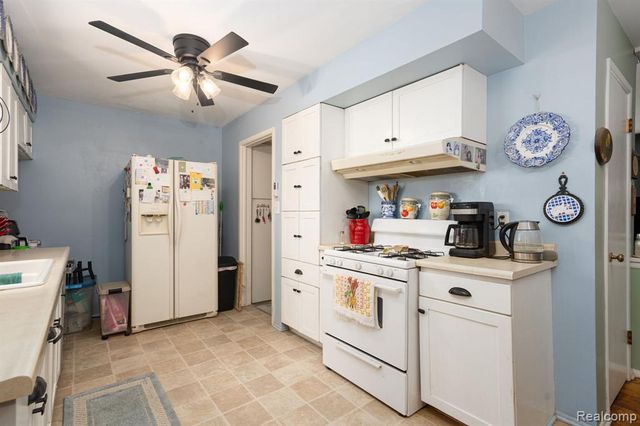 2109 Deerfield Drive, Flint, MI 48532