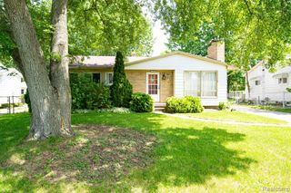 2109 Deerfield Drive, Flint, MI 48532