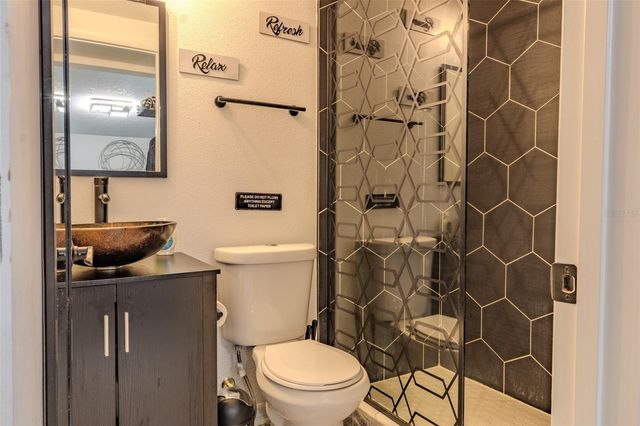 11608 N BOULEVARD, Tampa, FL 33612