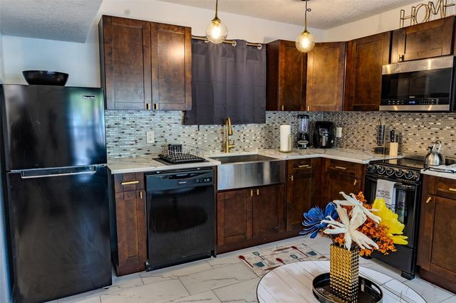 11608 N BOULEVARD, Tampa, FL 33612