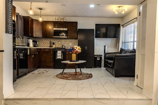 11608 N BOULEVARD, Tampa, FL 33612