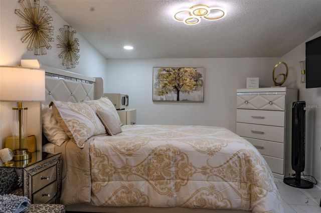 11608 N BOULEVARD, Tampa, FL 33612