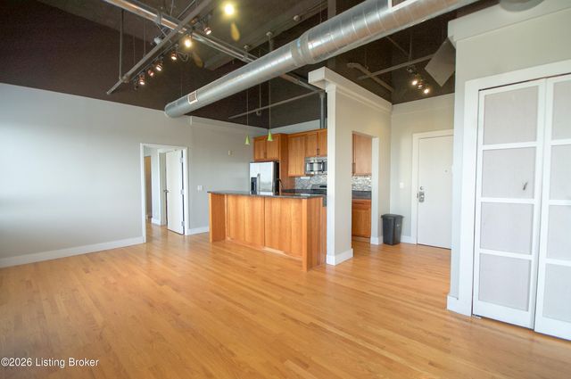 323 W Broadway 1004, Louisville, KY 40202