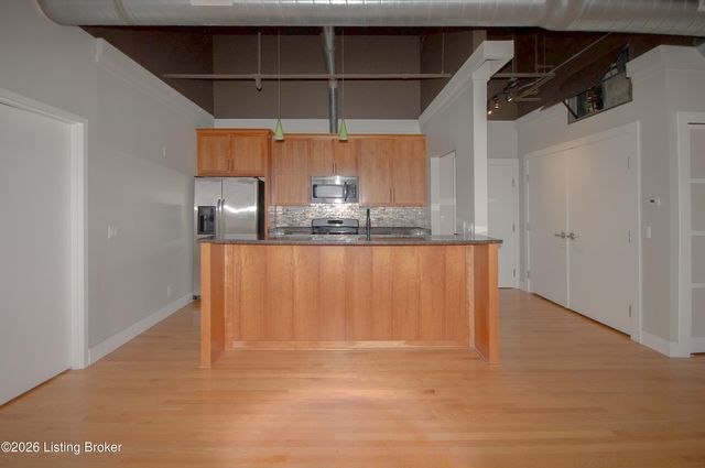 323 W Broadway 1004, Louisville, KY 40202