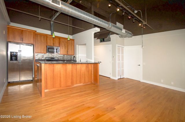323 W Broadway 1004, Louisville, KY 40202