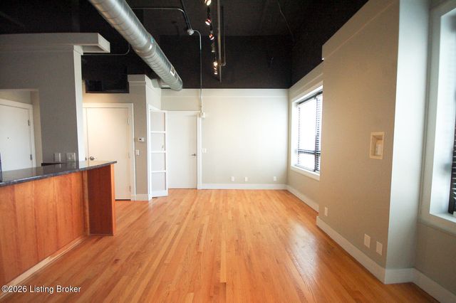 323 W Broadway 1004, Louisville, KY 40202