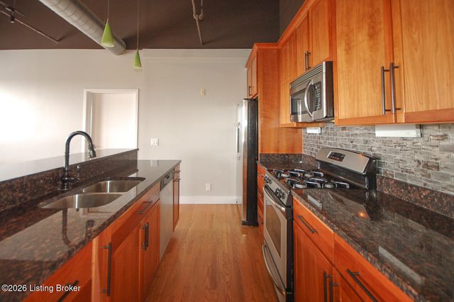 323 W Broadway 1004, Louisville, KY 40202