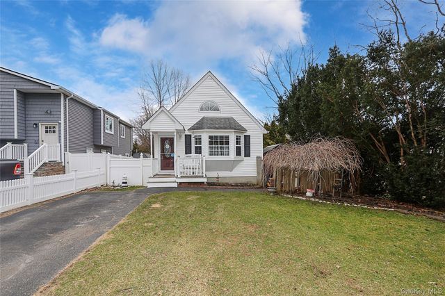 129 Norwalk Avenue A, Medford, NY 11763