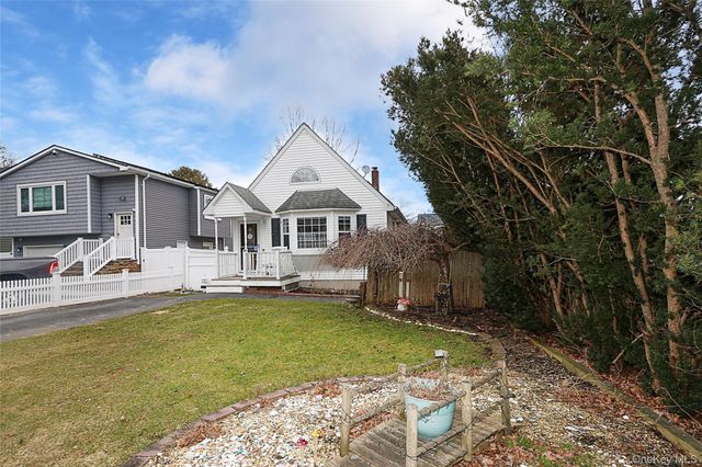 129 Norwalk Avenue A, Medford, NY 11763