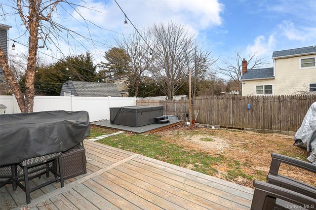 129 Norwalk Avenue A, Medford, NY 11763