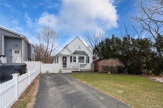 129 Norwalk Avenue A, Medford, NY 11763